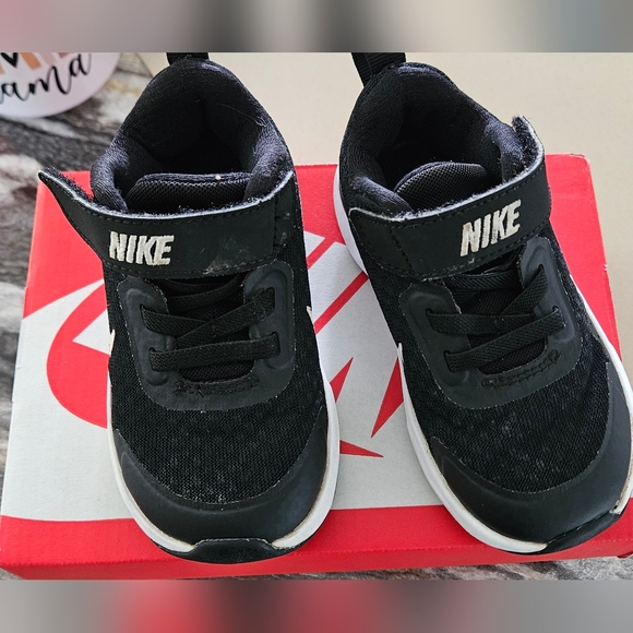 Nike wear all day toddler sneakers - Picture 2 of 3